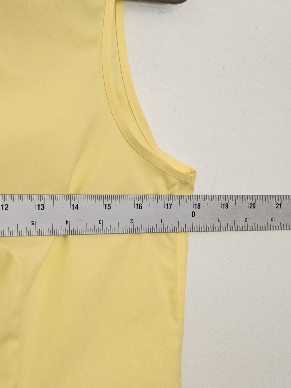 Talbots Pale Yellow Sleeveless Button Up Top Size 4 - Picture 4 of 7